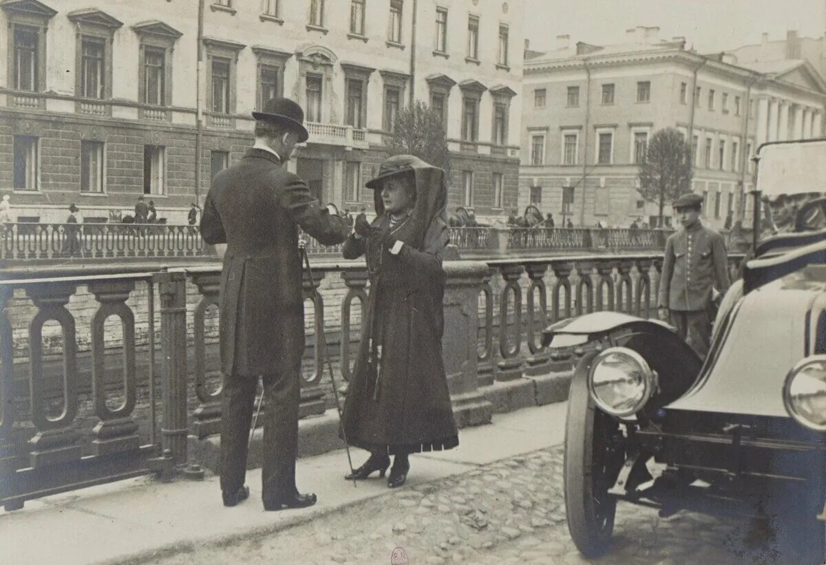 Дореволюционный санкт петербург. Автомобиль Петроград 1917. Санкт-Петербург 1916. Санкт Петербург 1915. 1900 Год Россия Санкт-Петербург.