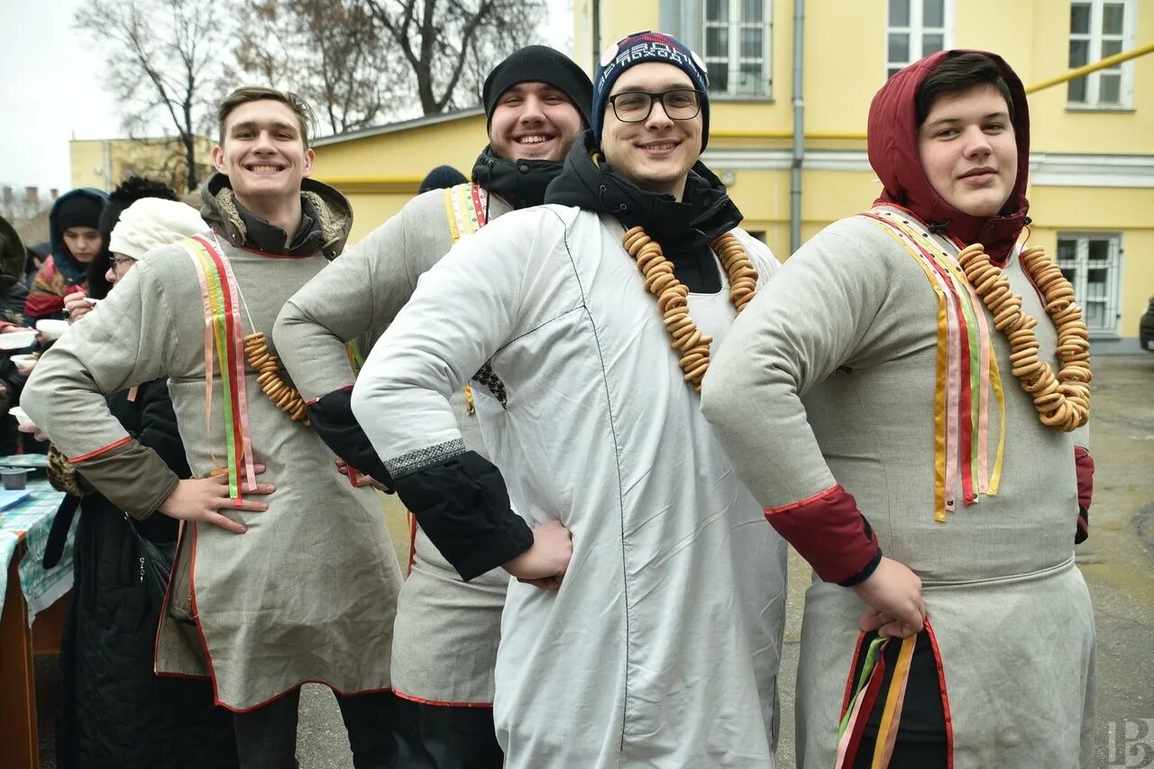 Студенты празднуют. С днем студента. Студенческие забавы. День российского студенчества Татьянин день. Студенты отмечают день студента