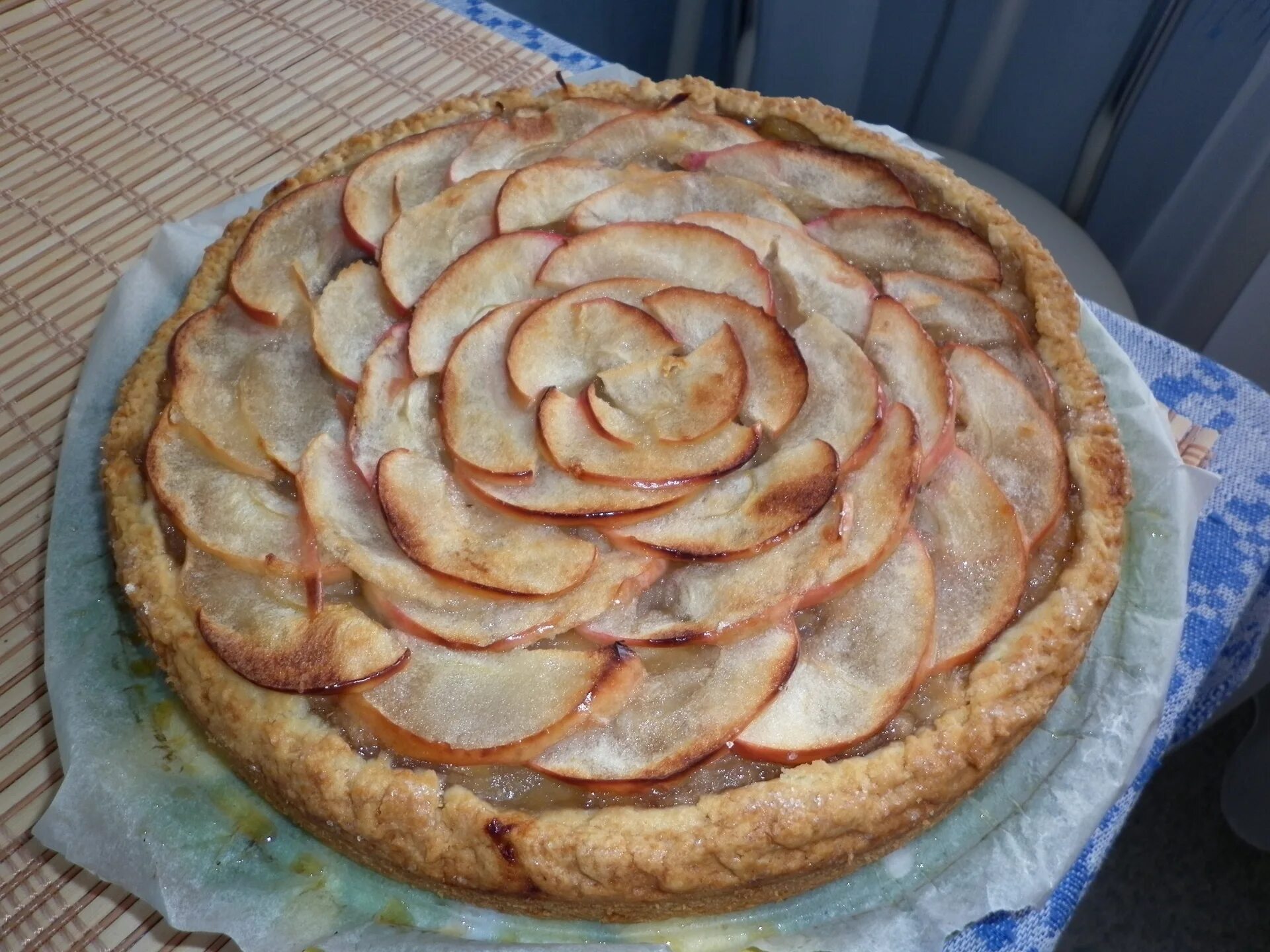 Шарлотка с яблоками рецепт песочное тесто. Шарлотка с яблоками рецепт песочное тесто. Шарлотка с яблоками рецепт песочное тесто. Яблочный тарт. Шарлотка с яблоками рецепт песочное тесто.