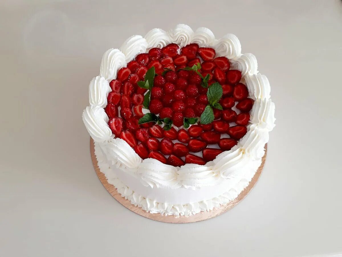 оформление торта молочной девочки. украшение торта вафельными трубочками. красивые торты. украсить молочную девочку на день рождения. молочная девочка украшение.