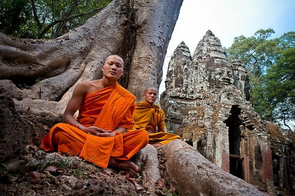 Будда Випассана. Тибетский монах медитирует. Буддийский монах. Буддийский монах медитирует. Монах медитирует