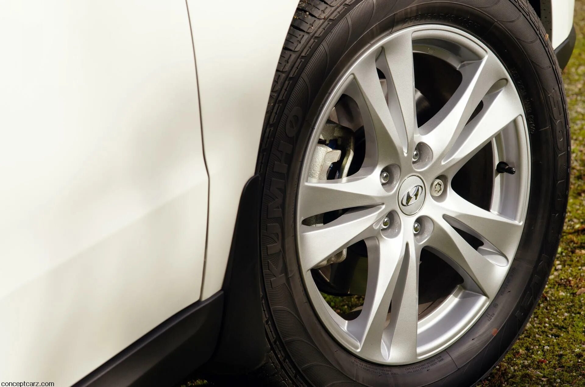 Hyundai santa fe 4 шины. диски hyundai santa fe r19. оригинальный диск санта фе. оригинальные диски hyundai santa fe 2022 rest.