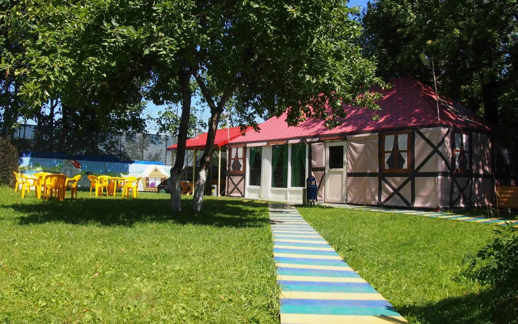 Apple hill крылатское. Apple hill крылатское дворик. апл хилл крылатское дворик. эппл хилл в крылатском. apple hill (крылатская ул., 1.