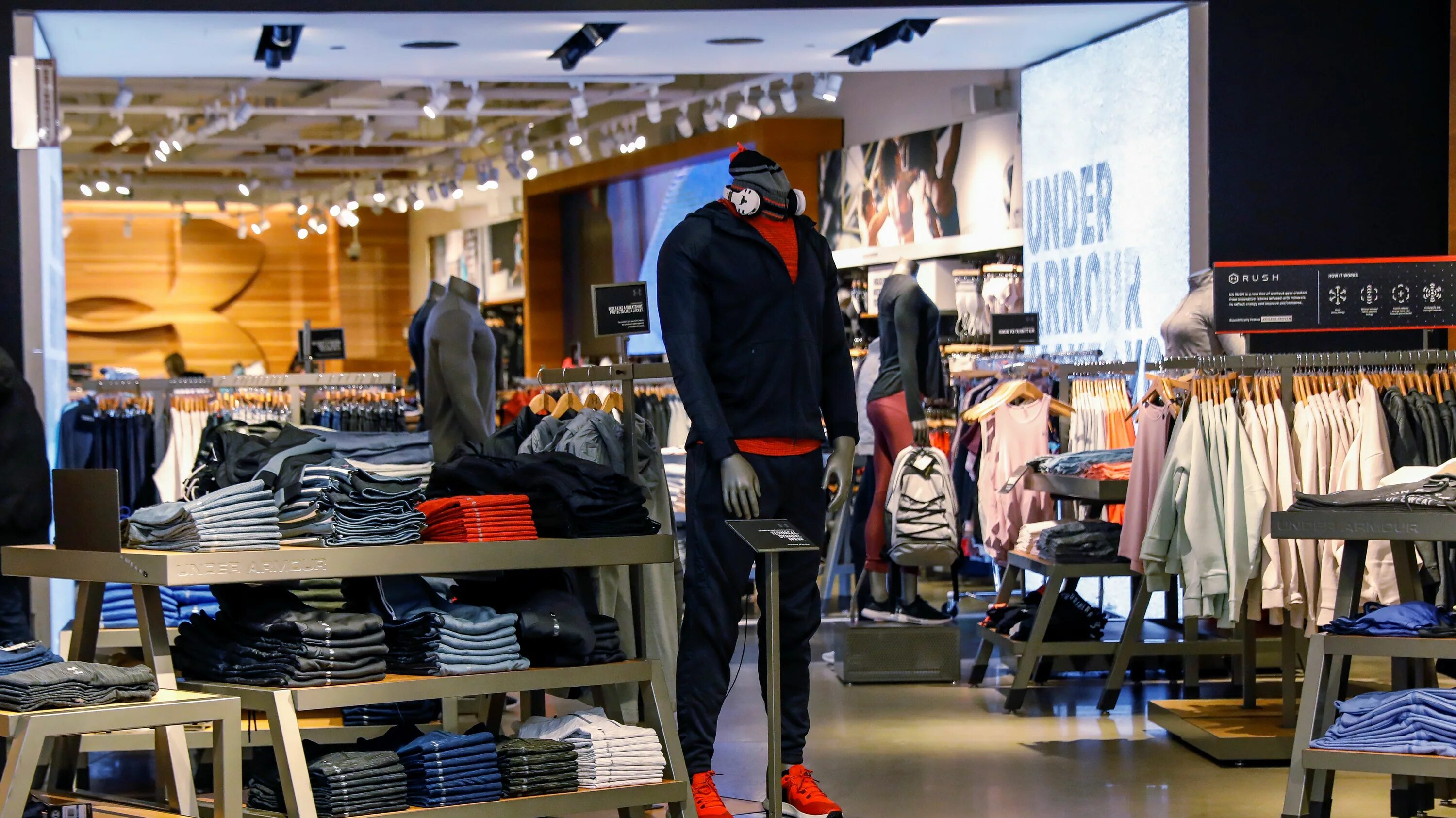 спортивная фирма андер армор. спортивная фирма андер армор. слоган under armour. Under armour метрополис. Under armour производители спортивных товаров сша.