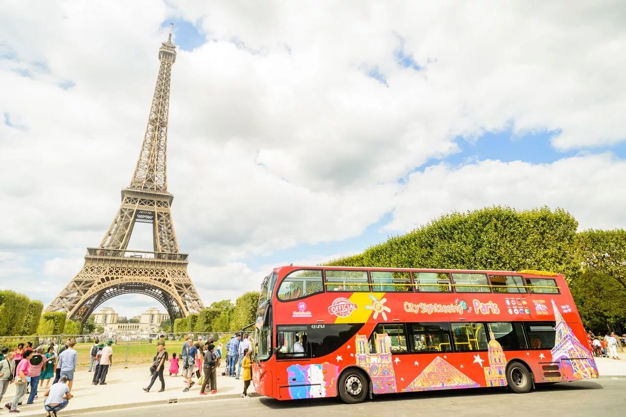 Go do sightseeing. Hop on hop off париж. city sightseeing в париже. париж с автобусной экскурсии. туристический автобус.