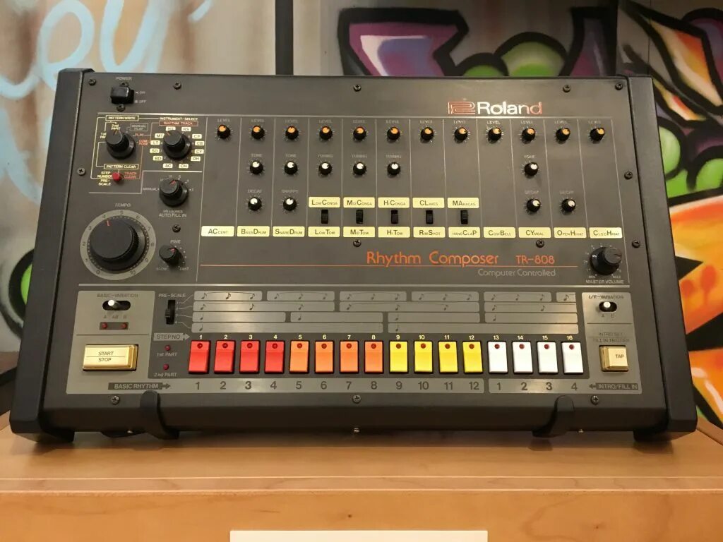 Машина 808. Drum machine roland tr 808. Roland tr-808. 808 drum machine. Драм машина roland tr-808.