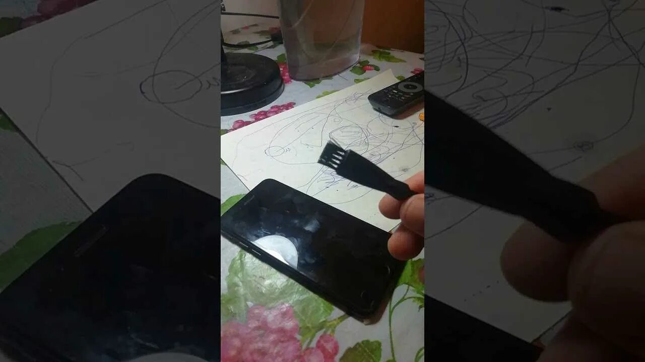Как быстро почистить динамик. Чистка динамика телефона. чистка динамика iphone. чистка динамиков смартфона. прочистка динамика звуком iphone.