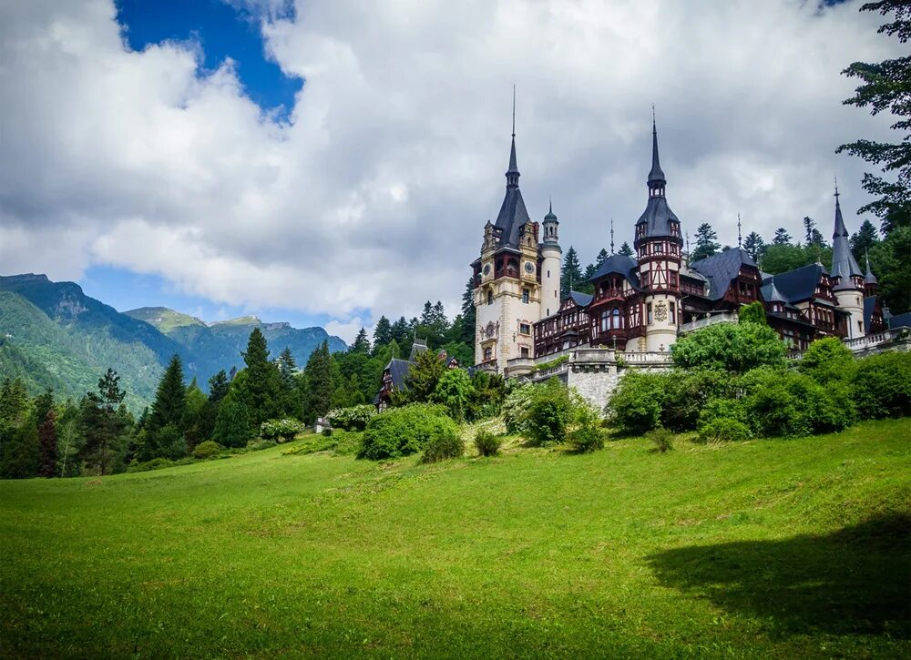 Почему румыния. Молдавия и румыния на карте. Пелеш румыния. Замок пелеш трансильвания. Дворец пелеш в румынии.