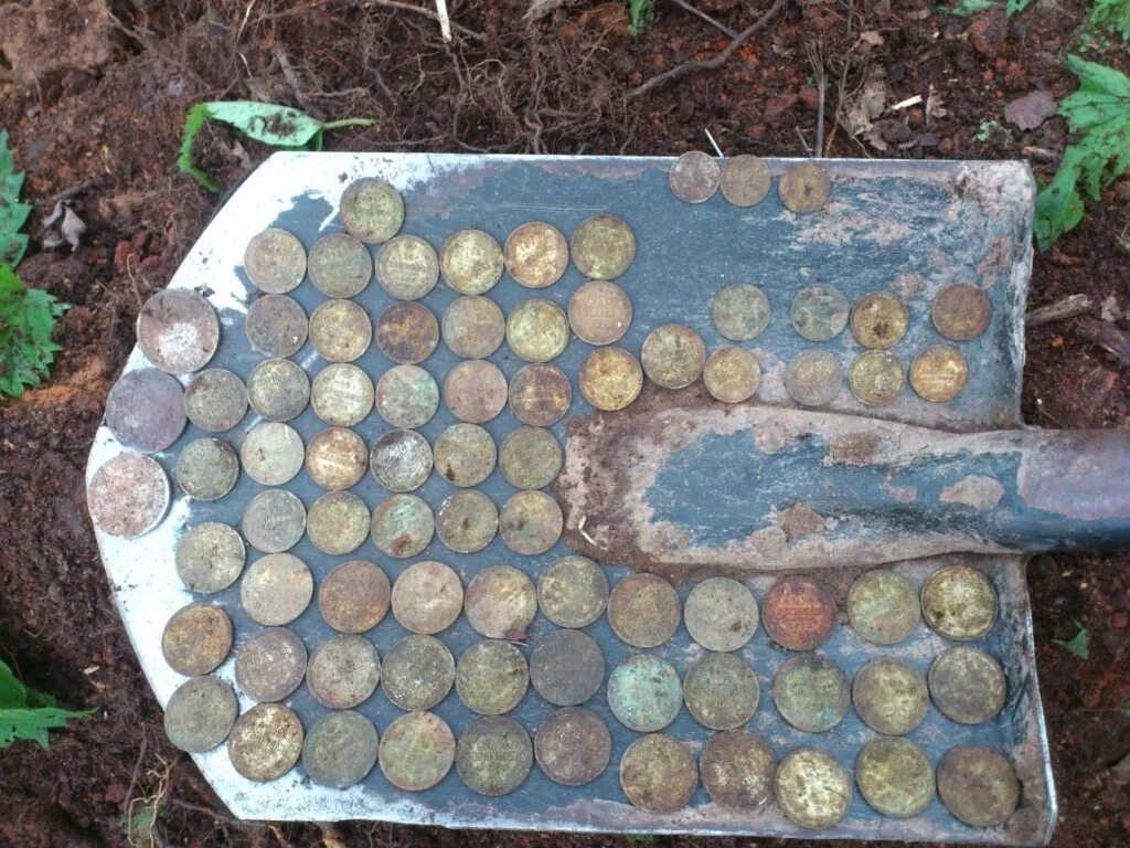 Какие элементы используют когда ищут клад. Горшок с монетами клад. Клад это в гражданском праве. Какие элементы используют когда ищут клад. Археология монеты.