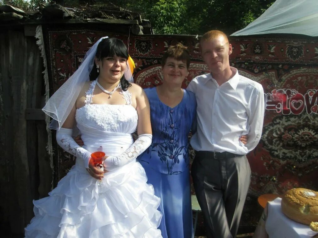 Бедный жених. Неудачные Свадебные платья. Колхозное свадебное платье. Колхозная невеста. Самые неудачные Свадебные платья.