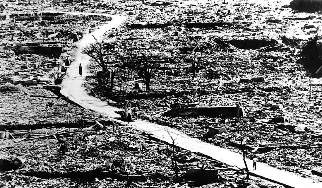 Хиросима и Нагасаки после ядерных взрывов. Хиросима и Нагасаки кратер. Когда скинули на нагасаки