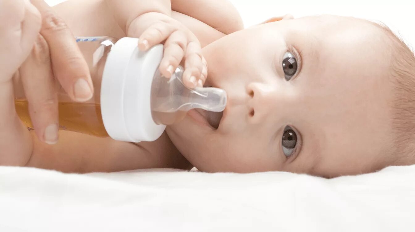 Новорожденный ребенок можно давать воду. Искусственное вскармливание. Допаивание новорожденного. Принятие лекарств новорожденный. Детям новорожденным и грудным от запоров.