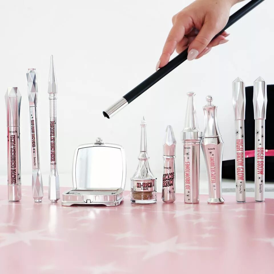 Benefit both. Бенефит косметика. benefit косметика реклама. американская косметикс. бенефит уколы.