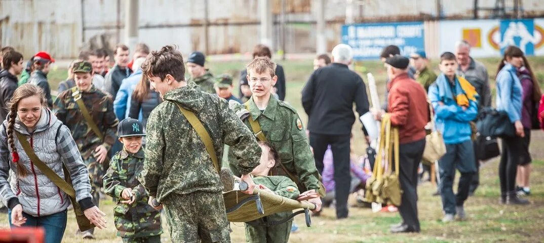 Военно патриотическая игра. Зарница соревнования. Военно патриотические игры для школьников. Зарница в школе. Проходит игра зарница