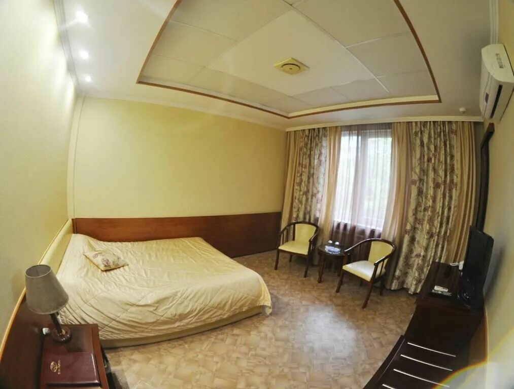 Самый дешёвый отель во владивостоке. Story гостиница владивосток. Гостиница моряк владивосток фото. Арт конгресс отель экватор. Номера в отеле жемчужина владивосток.