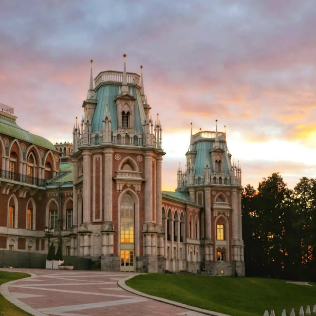 Усадьба москвы фото. Царицыно музей-заповедник. Баженов Царицынский дворец. Усадьба Царицыно Москва. Царицыно (дворцово-парковый ансамбль).