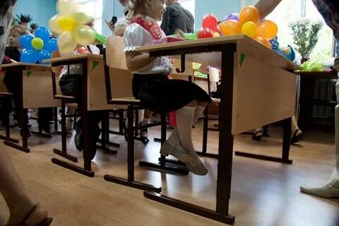Парты по цвету в школе