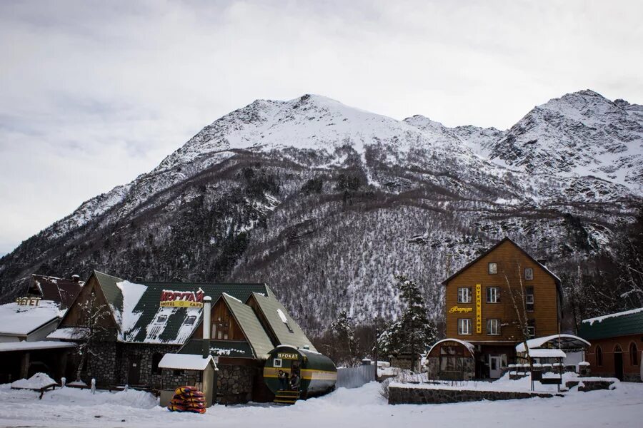 поселок тегенекли эльбрус. терскол хостел хостел блэк. чыран-азау гостиница приэльбрусье. отель «шахерезада» поляна азау. Eco shale чегет приэльбрусье.