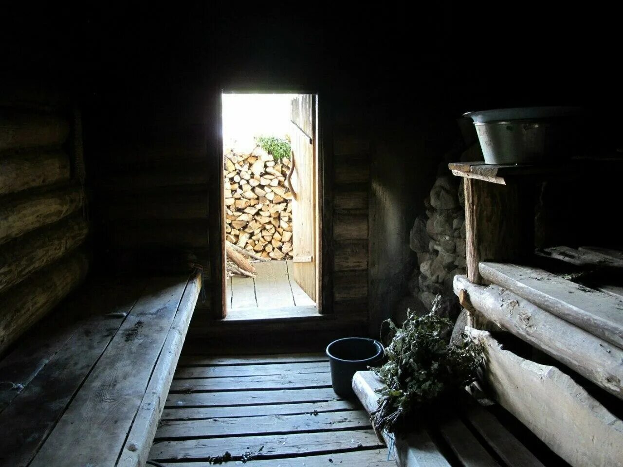 Беларусьфильм деревня каменка. Порожский химкомбинат архангельская область деревня топи. Деревенская баня по черному. Русская баня по черному. Старинная баня по черному.