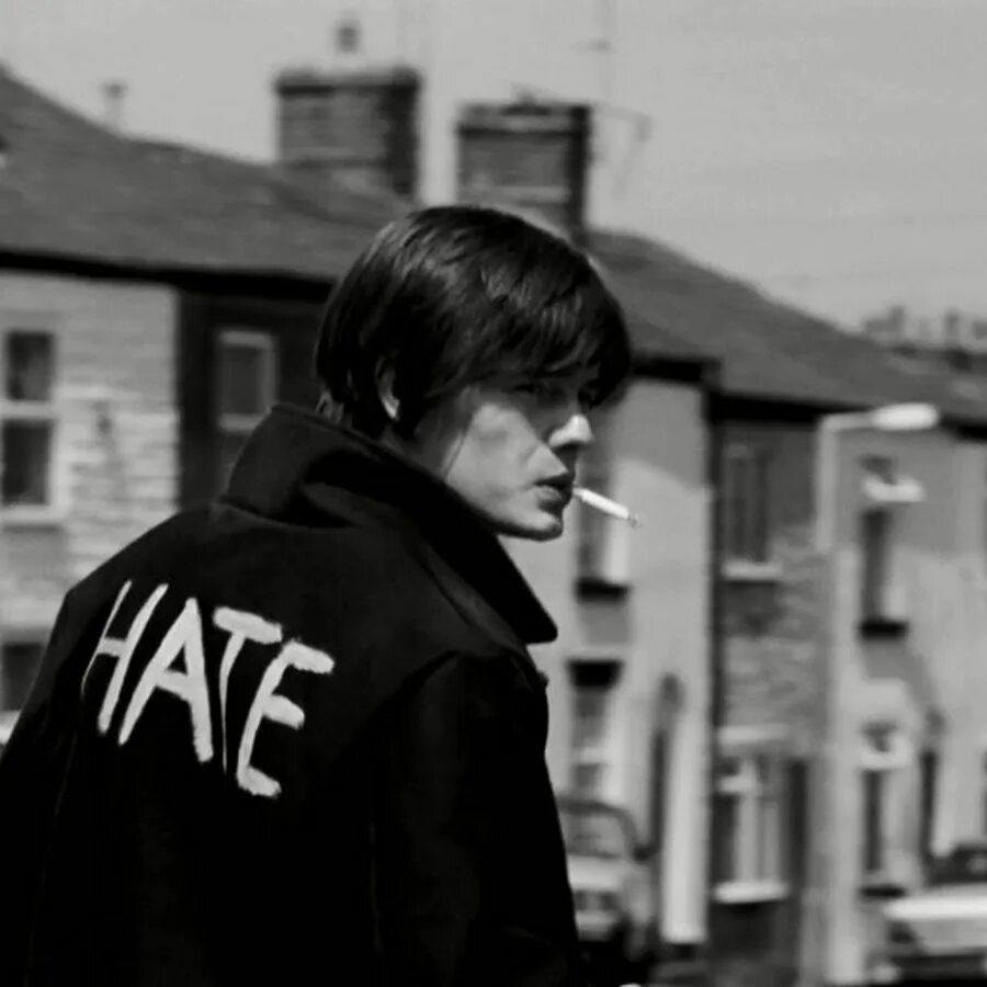 Hate bit. Ян Кертис hate. Контроль фильм 2007. Anton Corbijn Control. Joy Division фильм.