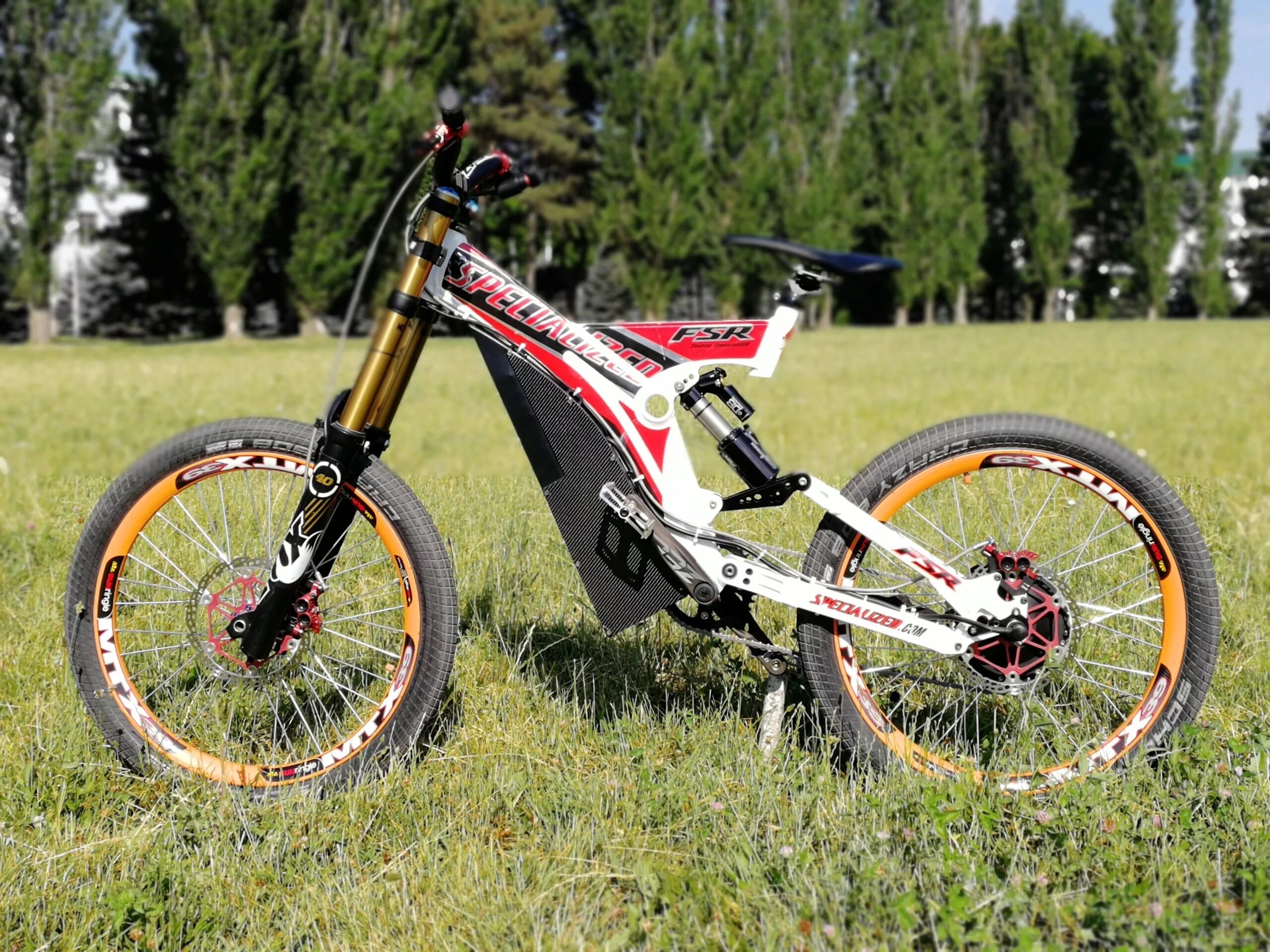 Даунхилл. Даунхилл прыжки. Фото dh. Dh mtb t box park. Двухподвес khs dh 1500.