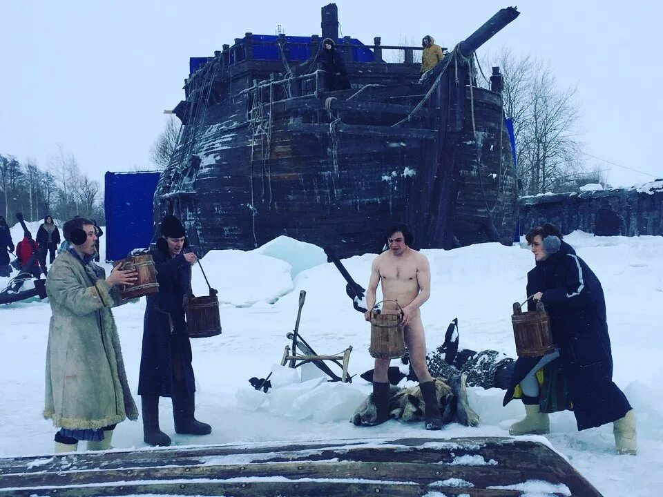 Где снимали серебряные коньки в каких зданиях. Где снимали серебряные коньки в каких зданиях. Серебряные коньки дворец алисы. Серебряные коньки фильм кадры. The silver skates фильм 2020.