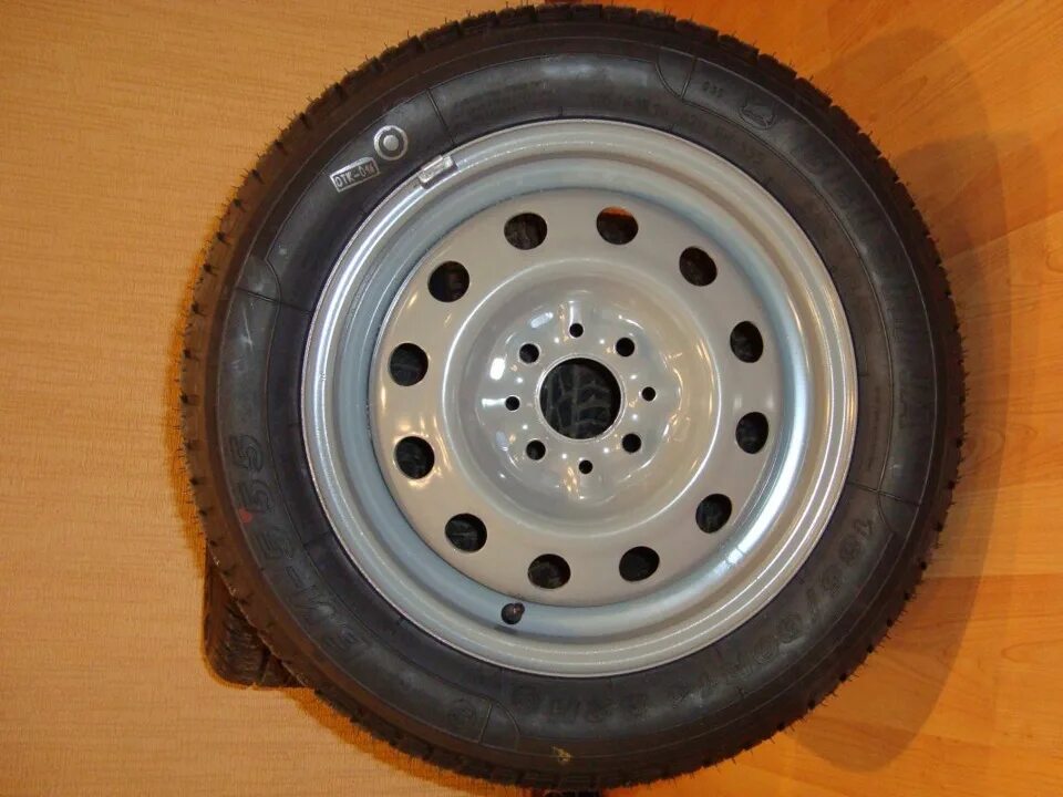 Диски р14 на ваз штамповка. Штампованные диски r14 на ваз. Черная приора на штампах r14. Ваз 2115 на штампах r15. Штампы болотки r13.