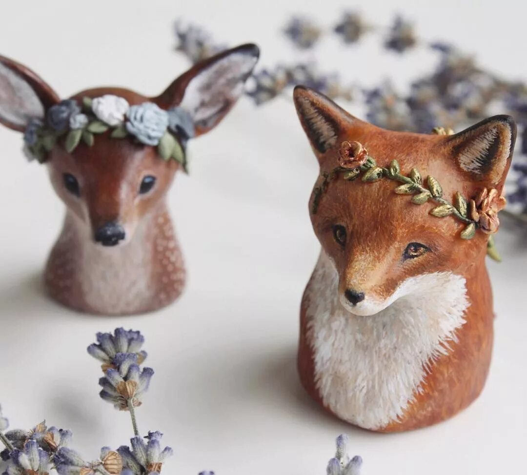 статуэтки из полимерной глины. глиняные фигурки милые. звери из глины. фигуры из глины. статуэтки из глины.