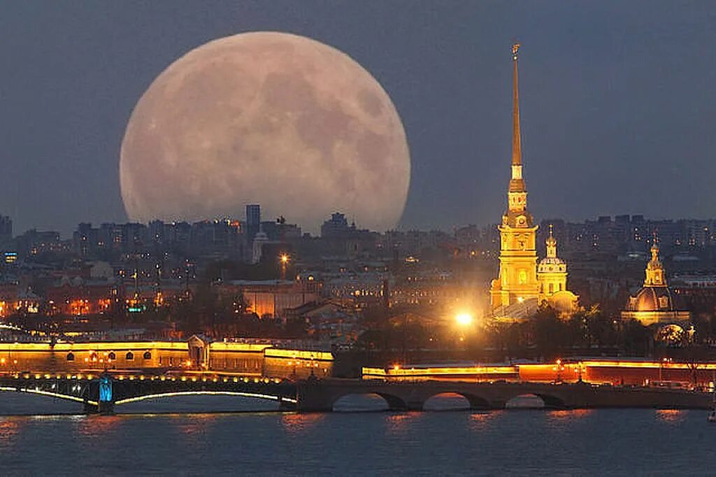Суперлуние 2020 москва. Луна фото. Кровавая луна в москве. Самое большое ночь в году. Самая короткая ночь в году.