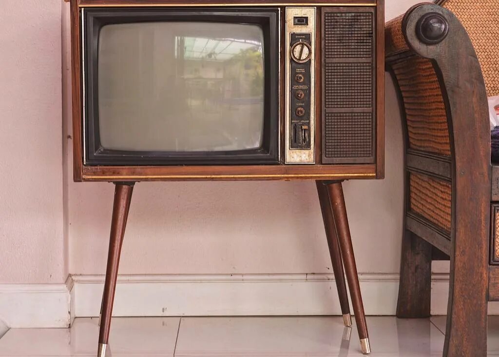 Телевизор 1907. Первый телевизор. Первый телевизор в мире. Самый первый телевизор в мире.