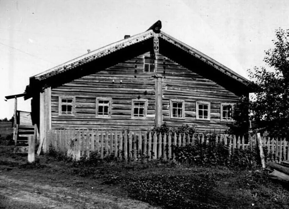 Дом пятистенок. Дом пятистенок 19 век. русская изба пятистенок. сибирская изба пятистенок. пятистенок вологодская губерния.