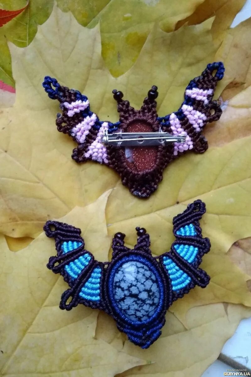 Макраме мышка. Летучая мышь макраме. Летучая мышь в технике макраме. Макраме изделия на хэллоуин. Летучая мышь макраме.