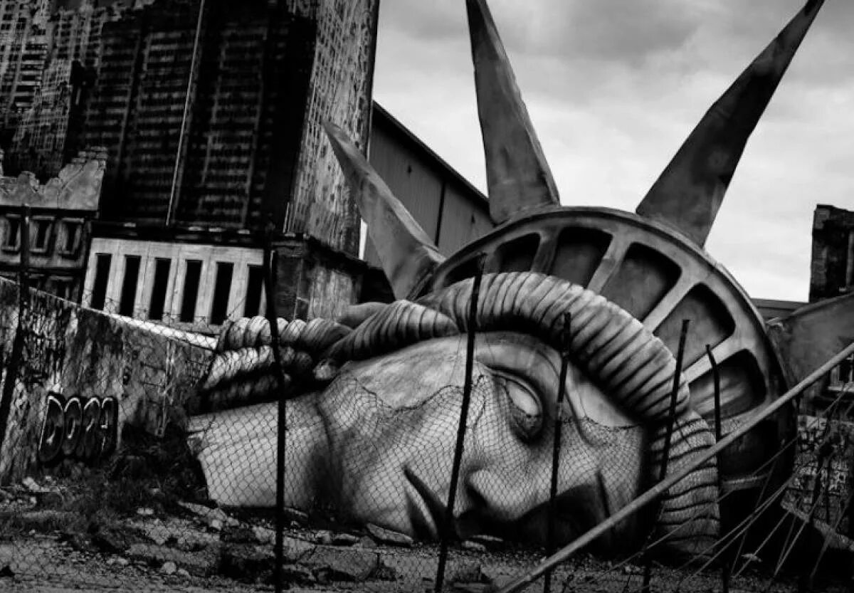Америка апокалипсис. Конец сша западу. Крах сша. Статуя свободы нью-йорк разрушена. Америке конец картинки.