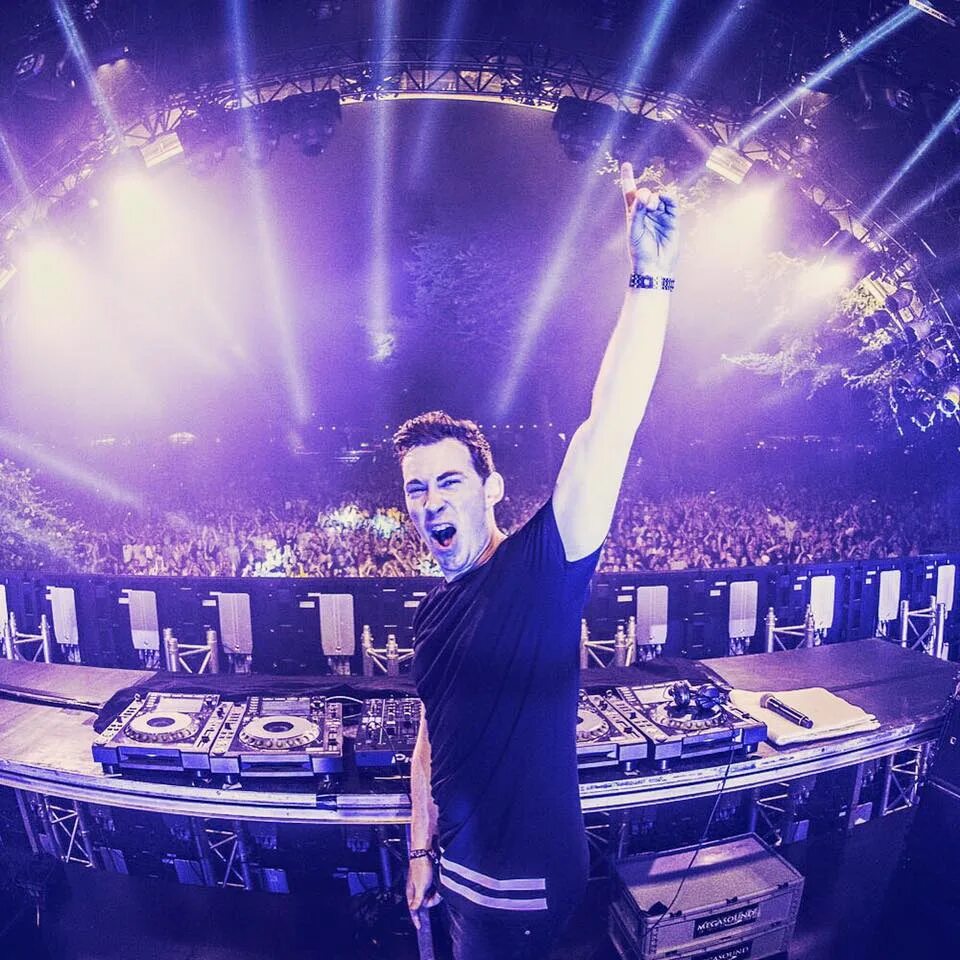 Hardwell follow the light. Hardwell. хардвелл диджей. hardwell 2005. hardwell 2006.