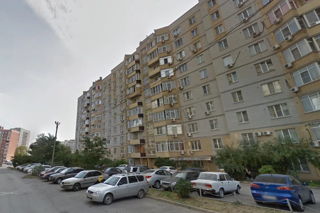 в батайске женщина выпала из окна. девушка у окна. деревья многоэтажки вид из окна. вильямса, 2. батайск девочка выпала.