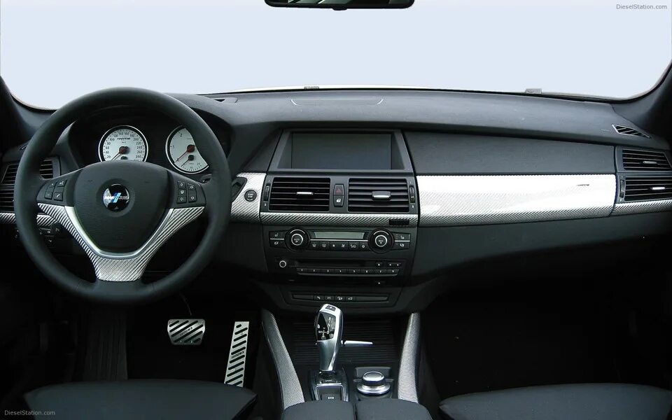 Панель бмв х5. Bmw x5 e70 салон. bmw x5 торпеда. торпедо бмв е70. bmw x5 2008.