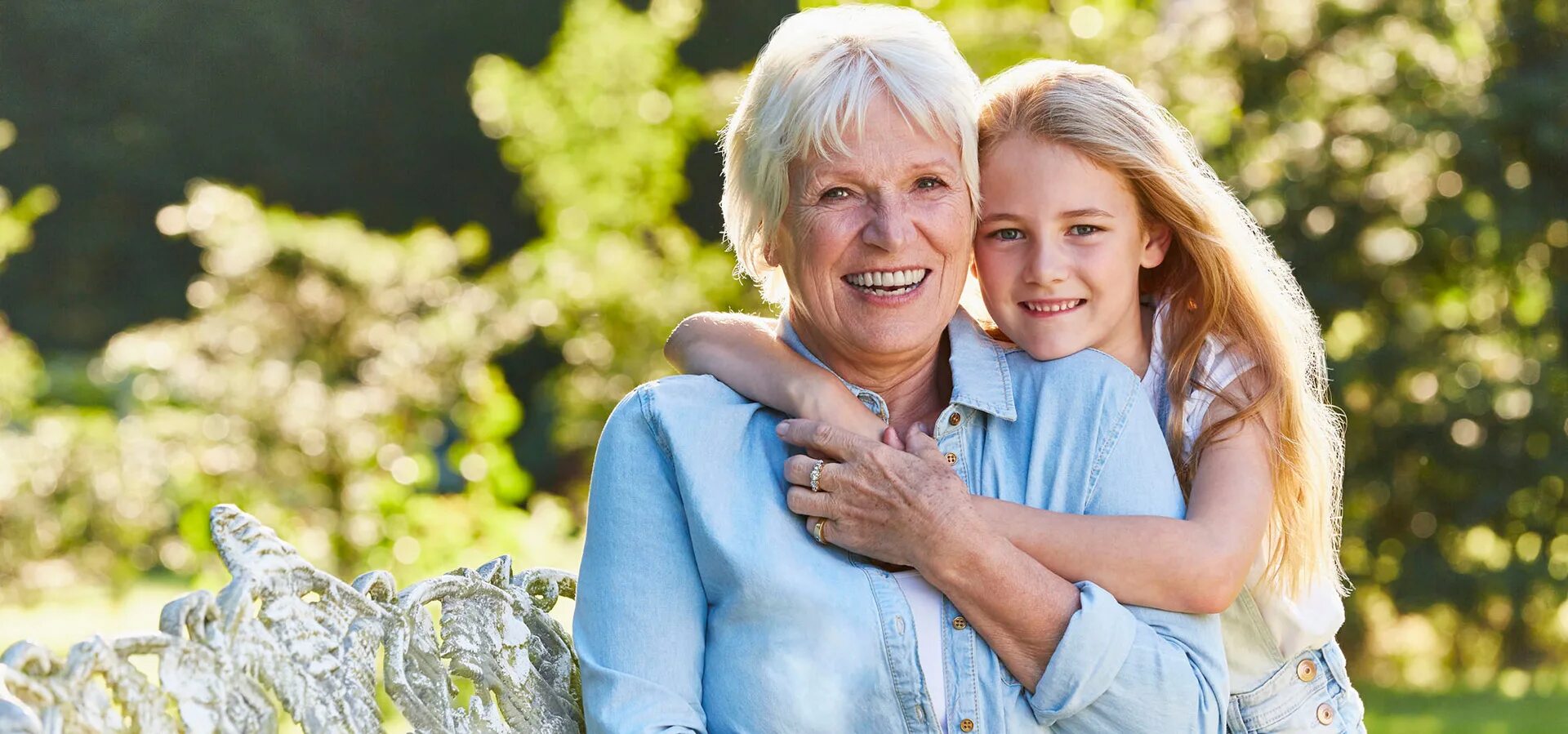 "бабушка и внучка" макс рентель. бабушка фотограф. бабушка внучка видео. бабушка и внучка. бабушка и внук.