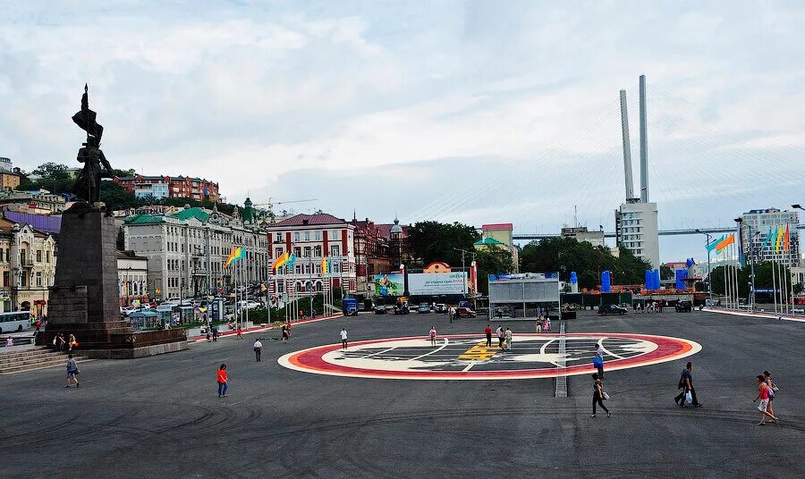 Central area. Площадь борцов революции Владивосток. Центральная площадь Владивостока. Владивосток площадь центр. Главная улица Владивостока площадь.