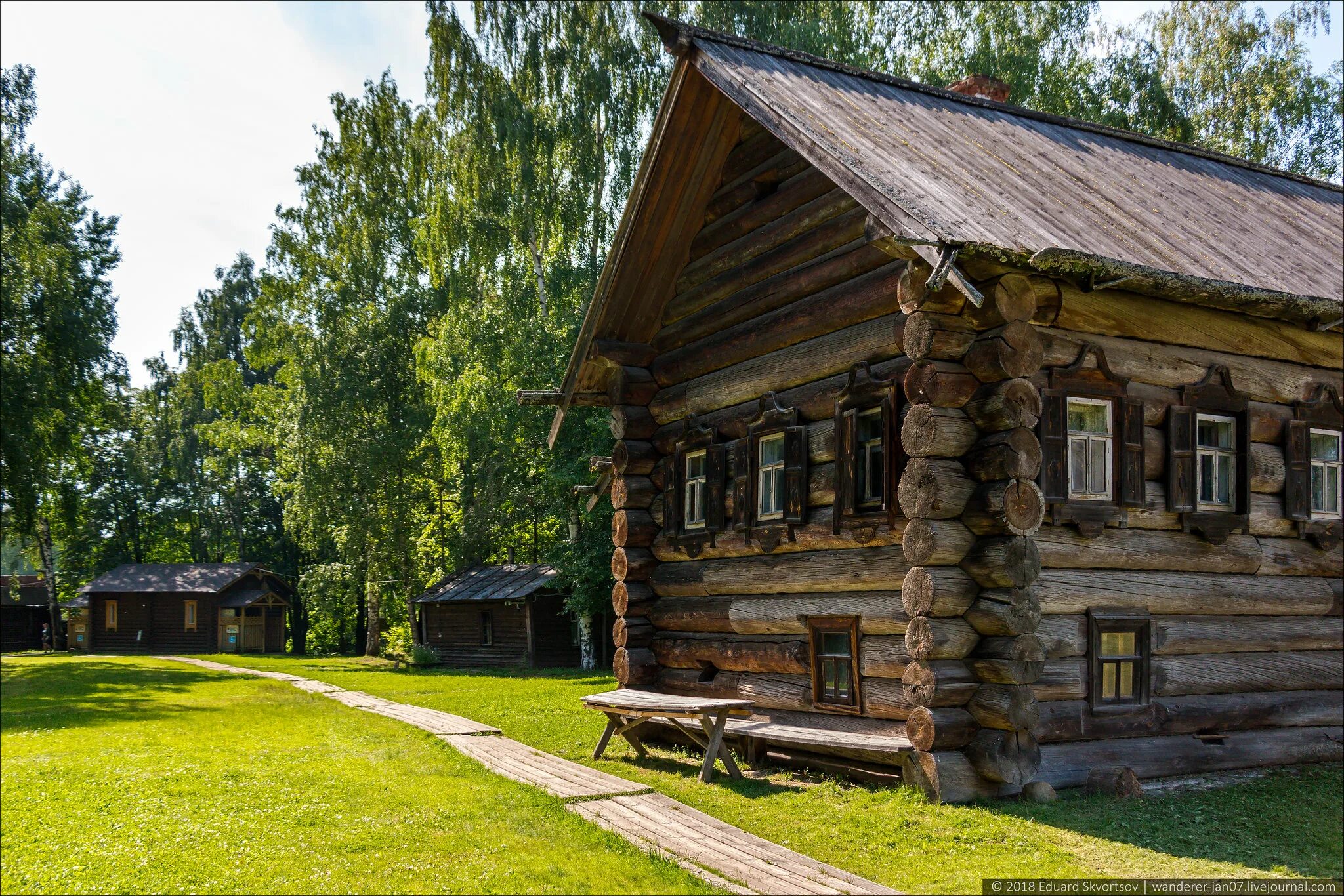 Включи избой. Включи избой. Старая изба. Абрамцево домик бабы яги. Поленов северная деревня.