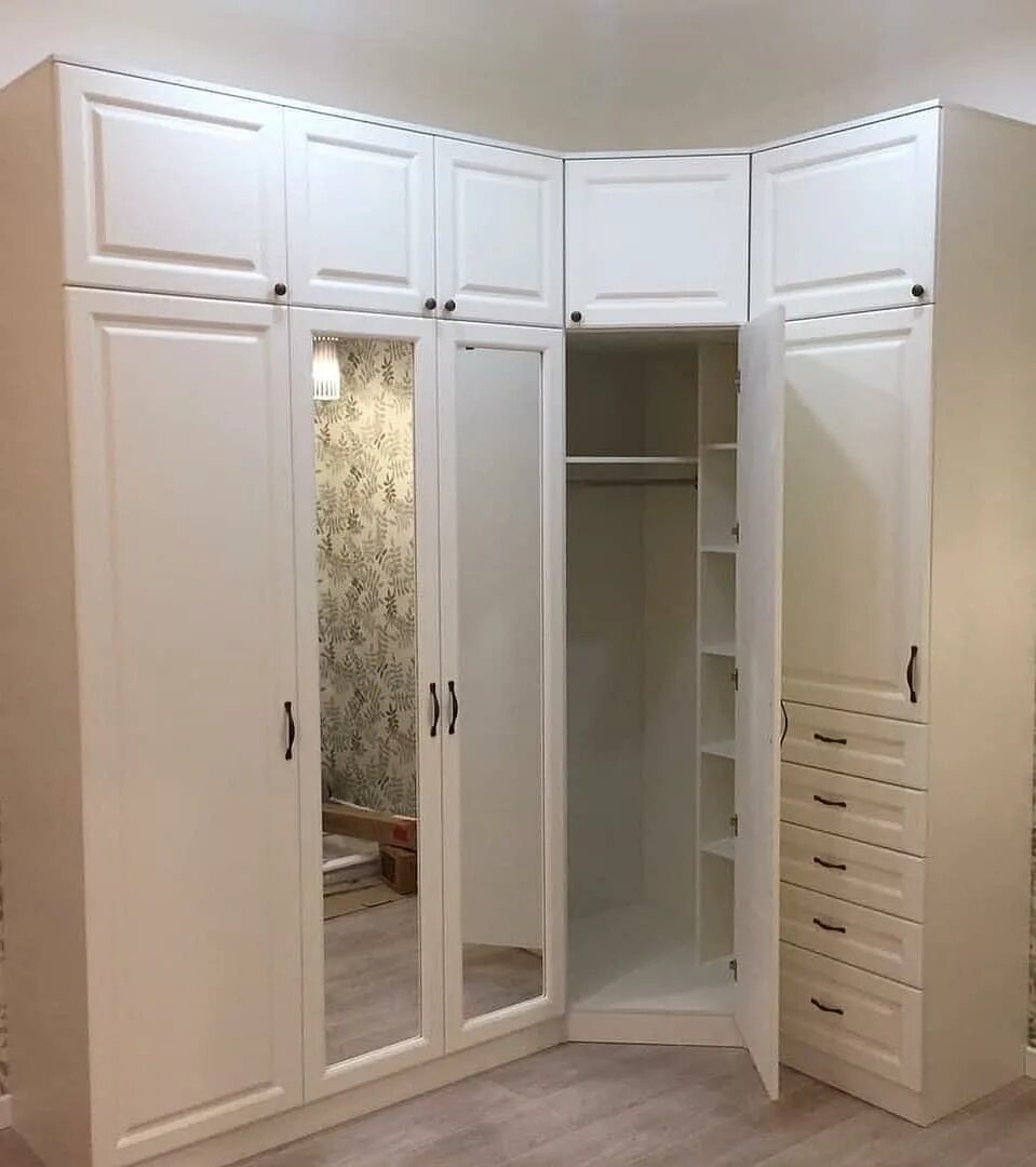 Угловой шифоньер. Угловой распашной шкаф в спальню. Угловой шкаф купе. Угловой купе "леон 2 и2" (т3). Угловые шкафы купе г-образные.