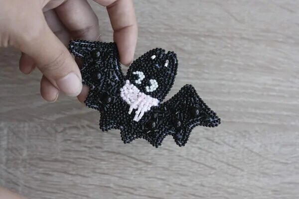 Как сделать летучую мышь из бисера. Летучая мышь бисер. Летучая мышь из бисера амигуруми. Как сделать летучую мышь из бисера. Бисер амигуруми летучая мышь.