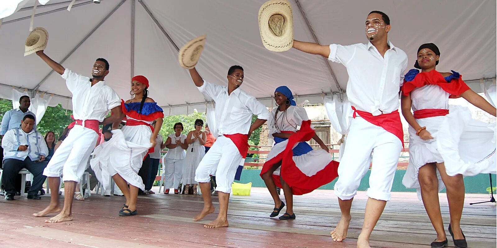 Кубинский народный танец. Меренге танец Доминикана. Танец меренге в Доминикане. Доминиканская Республика бачата. Коста Рика танец меренге.
