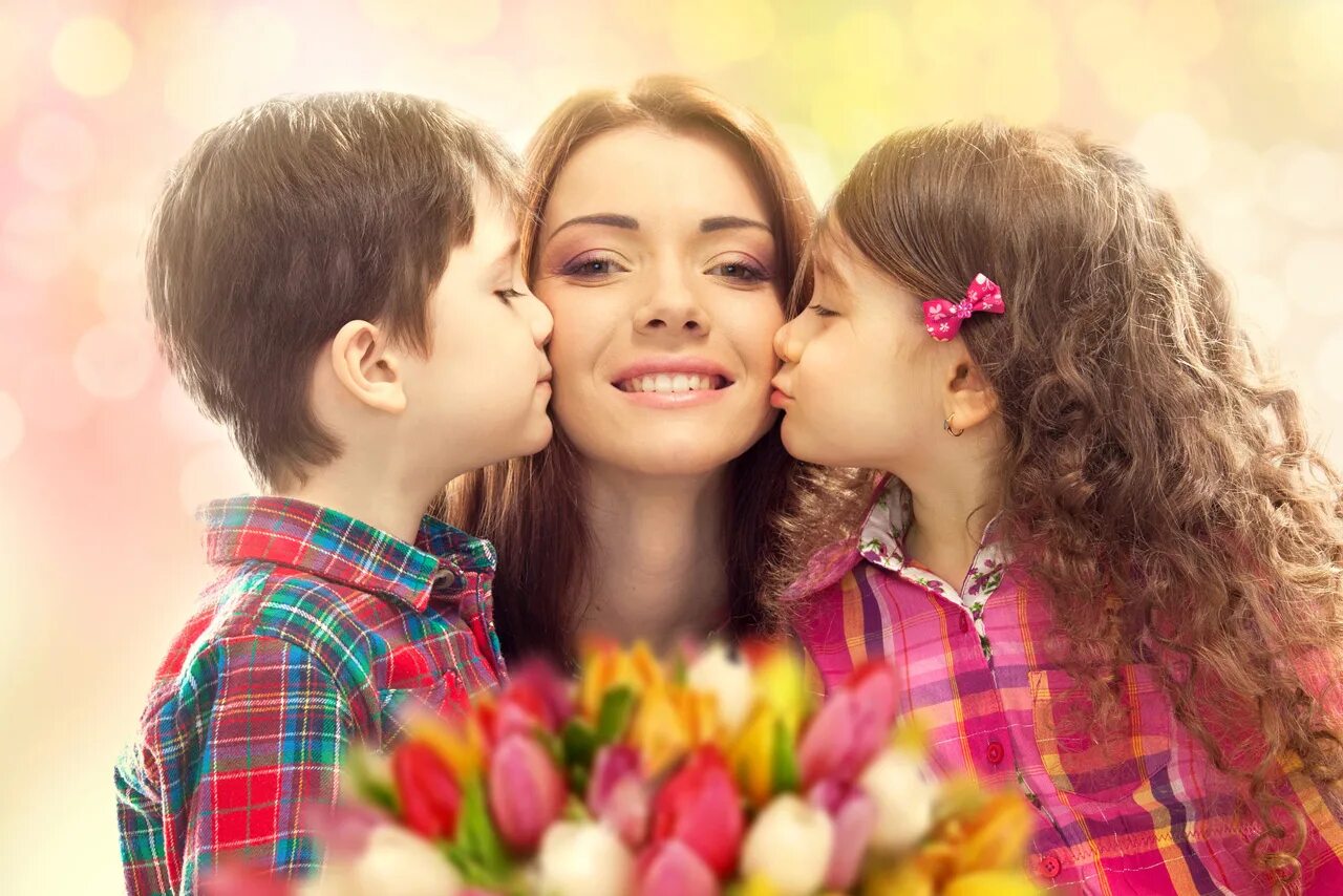 Бесплатное видео про маму. День матери. Красивая мама с ребенком. Фотосессия ко Дню матери. Дети поздравляют маму.