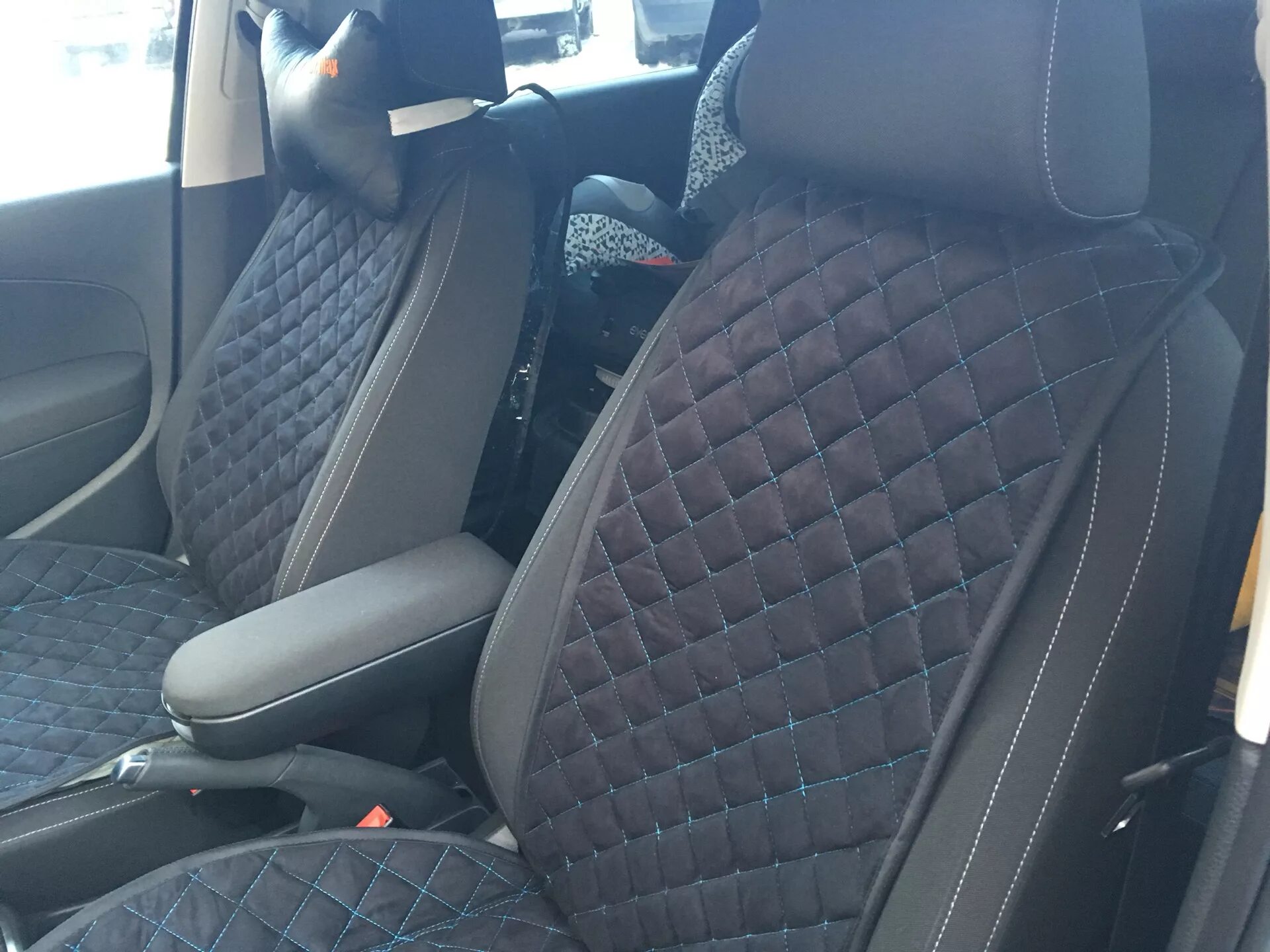 Накидки на фольксваген. Накидки на сиденья VW Polo sedan 2016. Накидки на сидения VW Polo sedan. CANTRA Polo sedan накидки. Накидка из Алькантары поло седан.