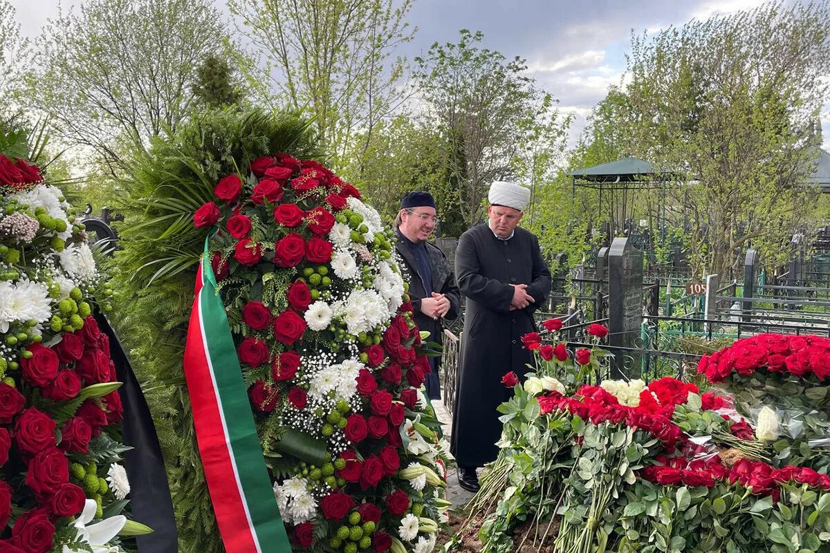 Где живет вдова. Ренат Ибрагимов похороны. Похороны Ибрагимова.