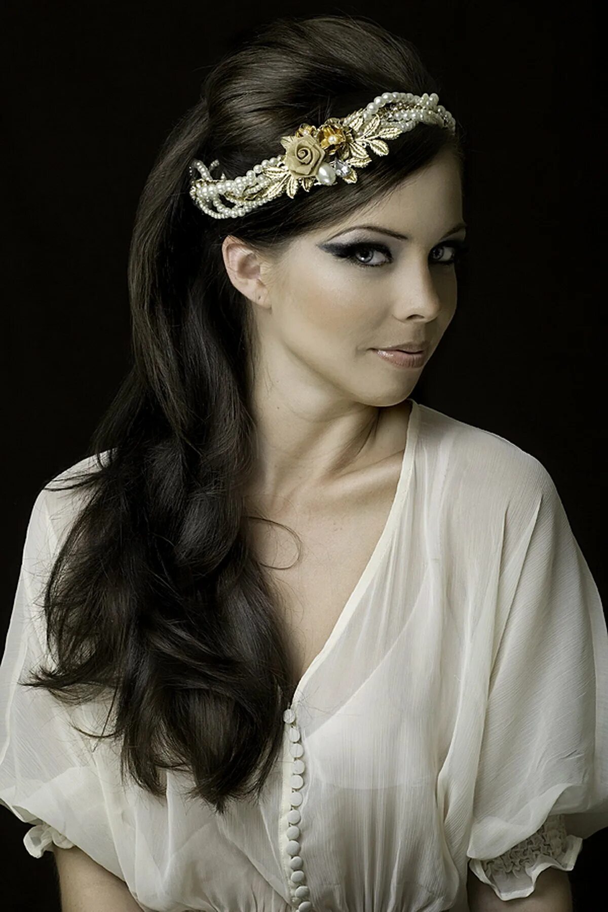 Angie karantoni. Андри каратони. Модель luma grothe олимпия. Андри каратони модель. Олимпия пако рабан модель.