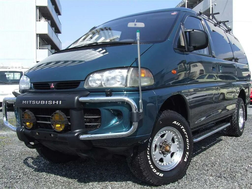 Купить делику левый руль. Mitsubishi Delica Space Gear. Мицубиси Делика pe8w. Delica Space Gear 4g64. Mitsubishi Delica Space Gear 4x4 4wd.