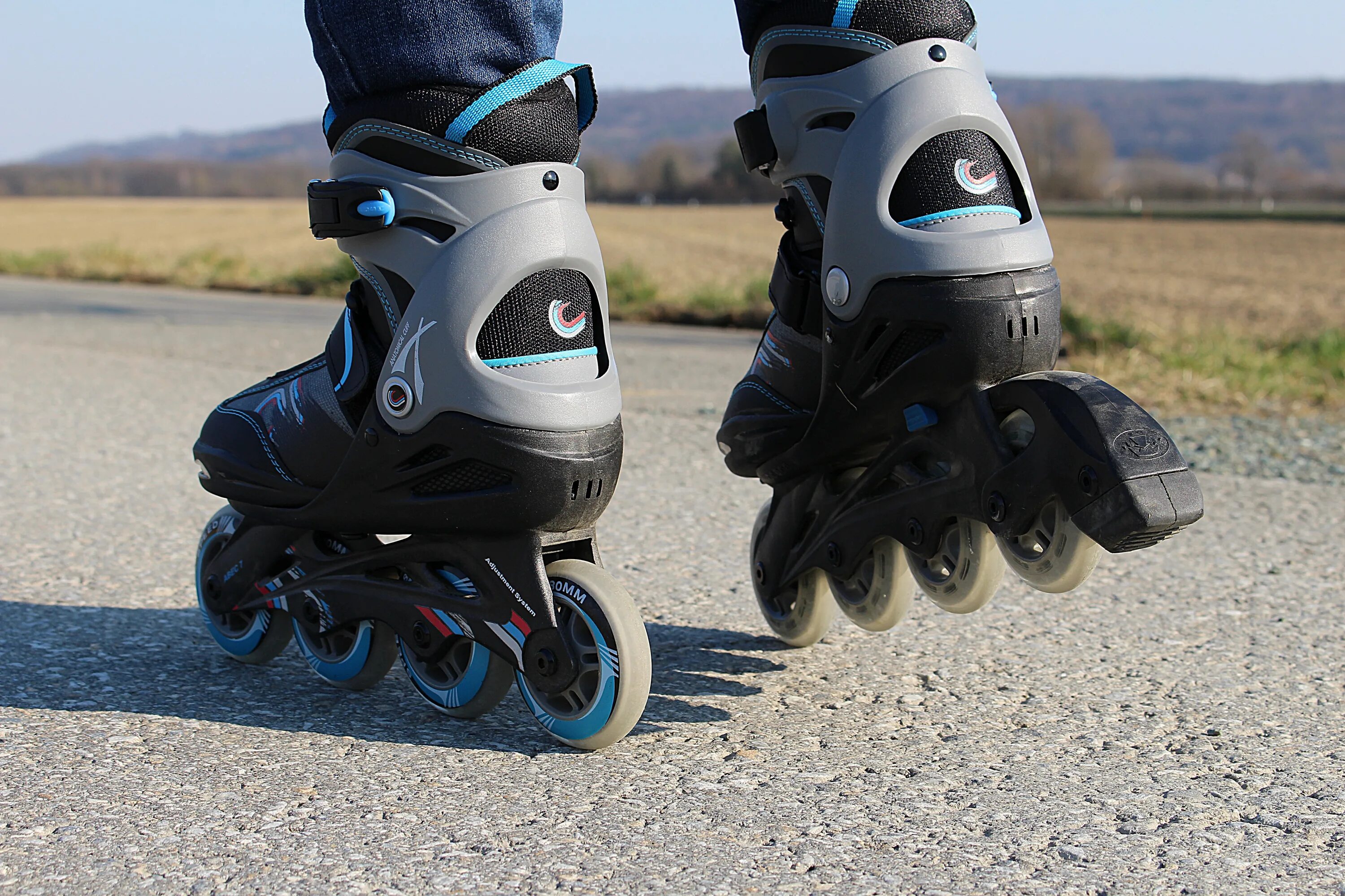 Ролики милашек. Rollerblade TRS dt4. Ролики Roller Skates. Коньки роликовые elan. Роликовые коньки 107350rcs-BM.