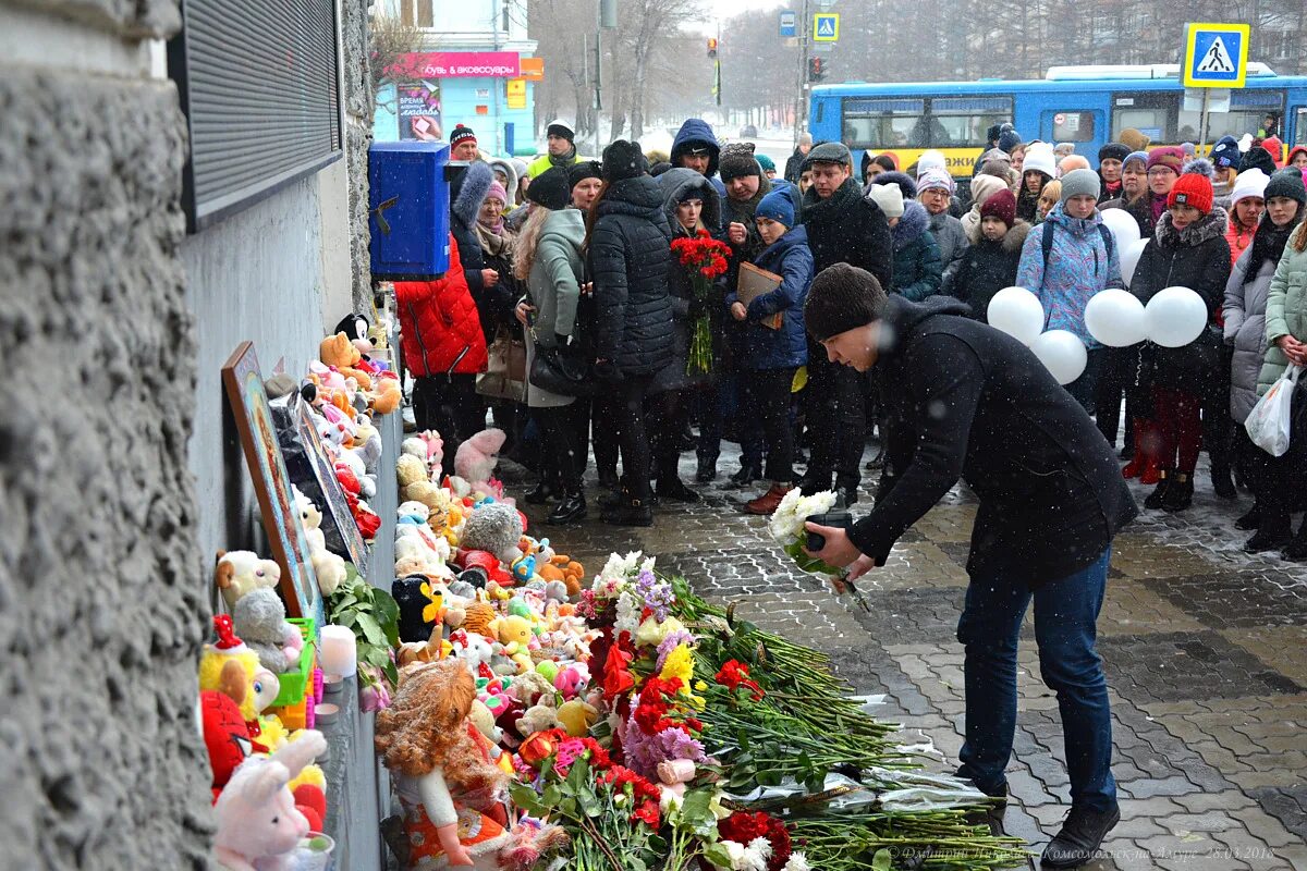 Купить в кемерово сегодня. Пожар в Кемерово. Пожар в Кемерово сейчас. Пожары в Кемере. Центр Кемерово сейчас.