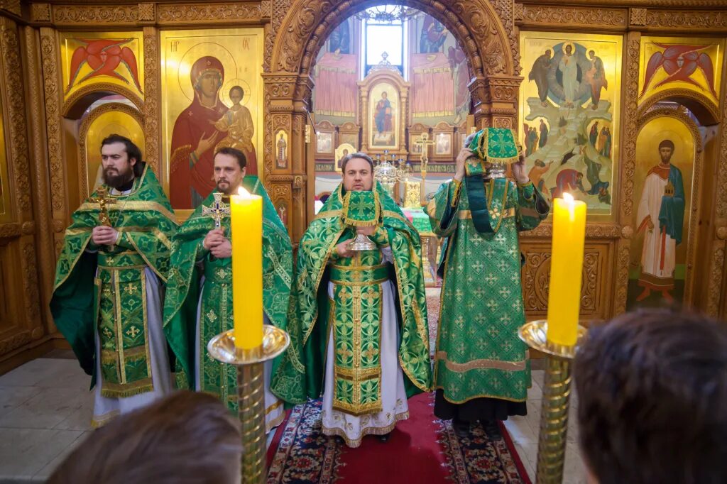 Преображенский храм в люберцах священство. Люберецкий храм преображение. Церковь преображения господня в люберцах. История преображенского храма в люберцах текст. Храм преображения господня в люберцах.